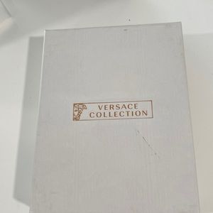 Versace wallet. NWT. With box